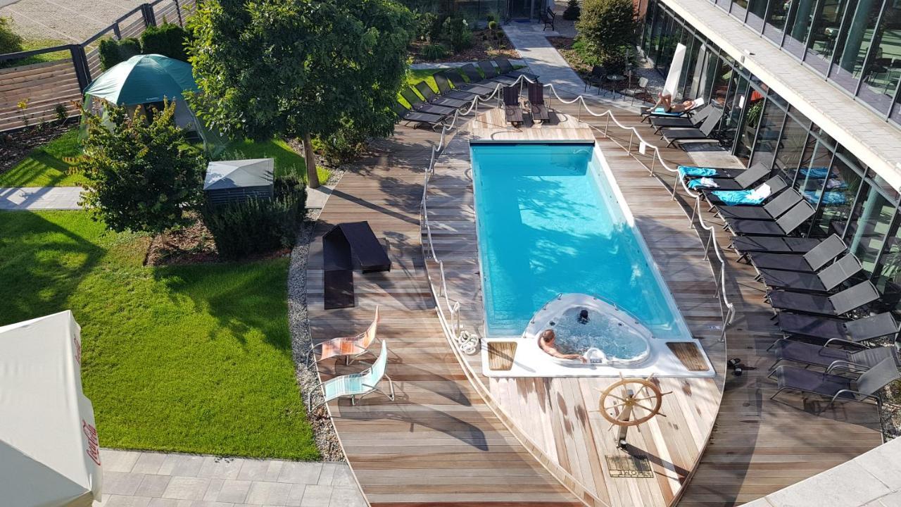 Blue Diamond Hotel Active Spa Trzebownisko Экстерьер фото