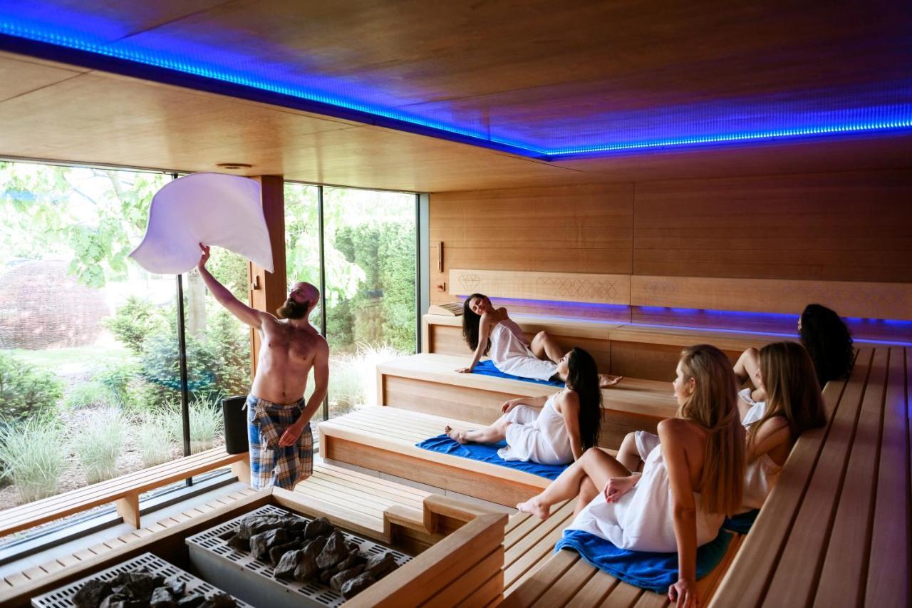 Blue Diamond Hotel Active Spa Trzebownisko Экстерьер фото