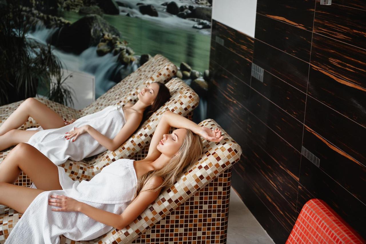 Blue Diamond Hotel Active Spa Trzebownisko Экстерьер фото