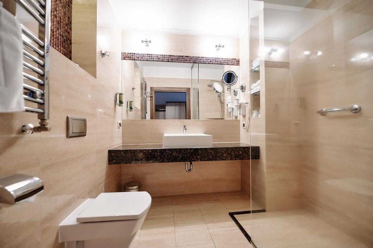 Blue Diamond Hotel Active Spa Trzebownisko Экстерьер фото
