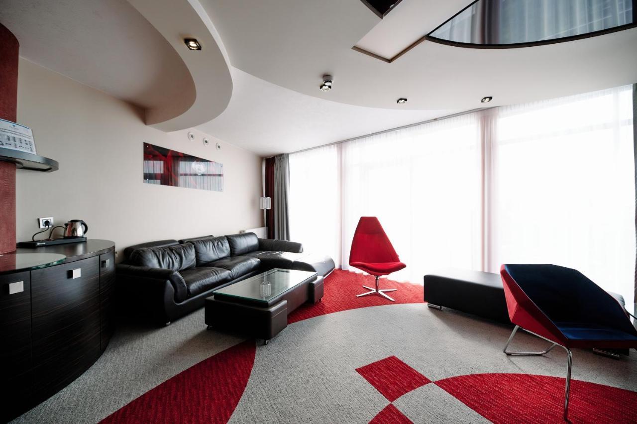 Blue Diamond Hotel Active Spa Trzebownisko Экстерьер фото