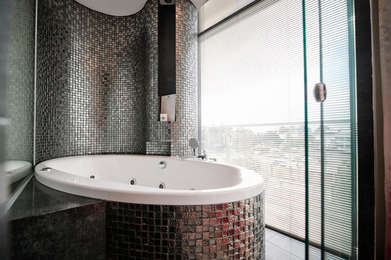 Blue Diamond Hotel Active Spa Trzebownisko Экстерьер фото