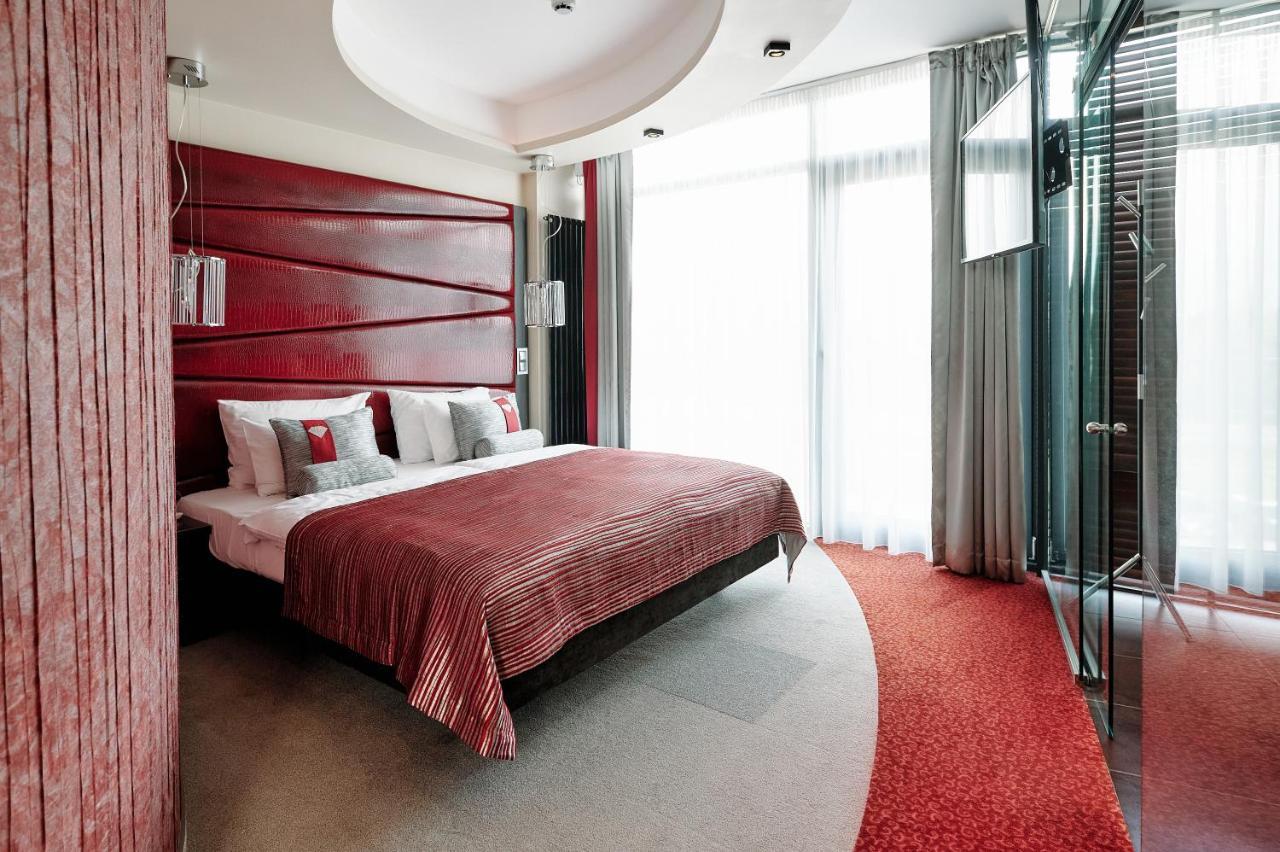 Blue Diamond Hotel Active Spa Trzebownisko Экстерьер фото