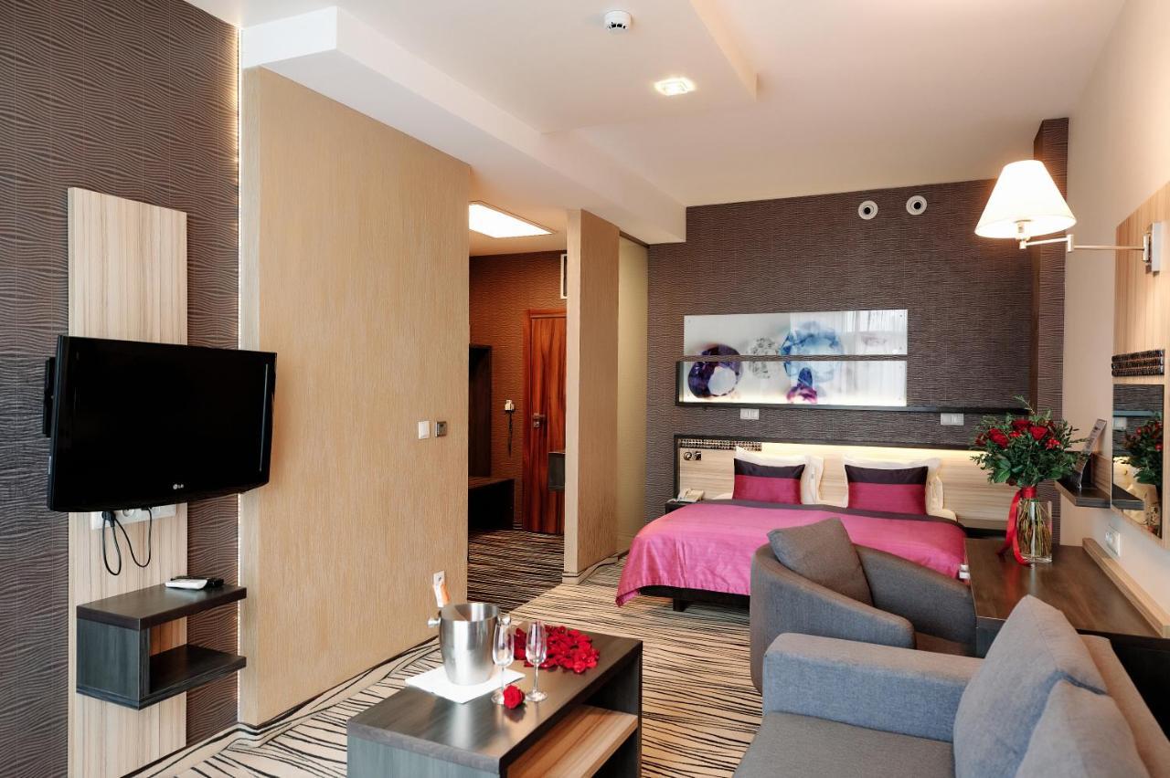 Blue Diamond Hotel Active Spa Trzebownisko Экстерьер фото