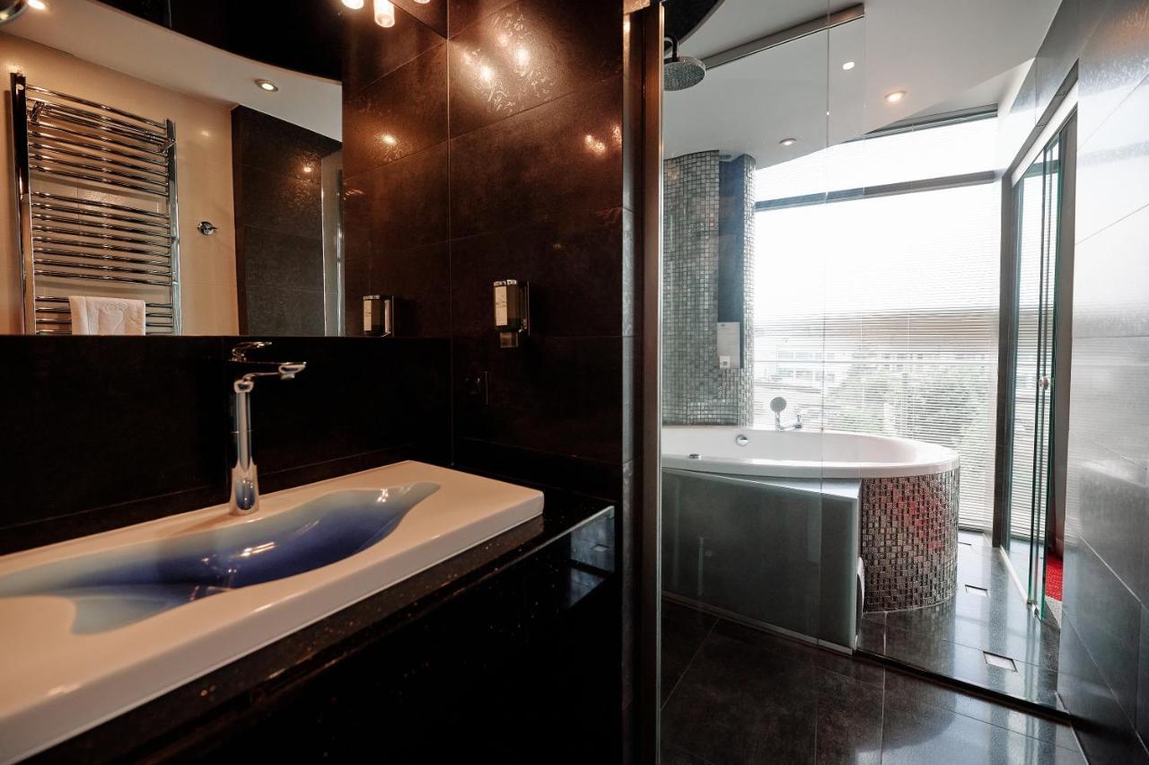 Blue Diamond Hotel Active Spa Trzebownisko Экстерьер фото