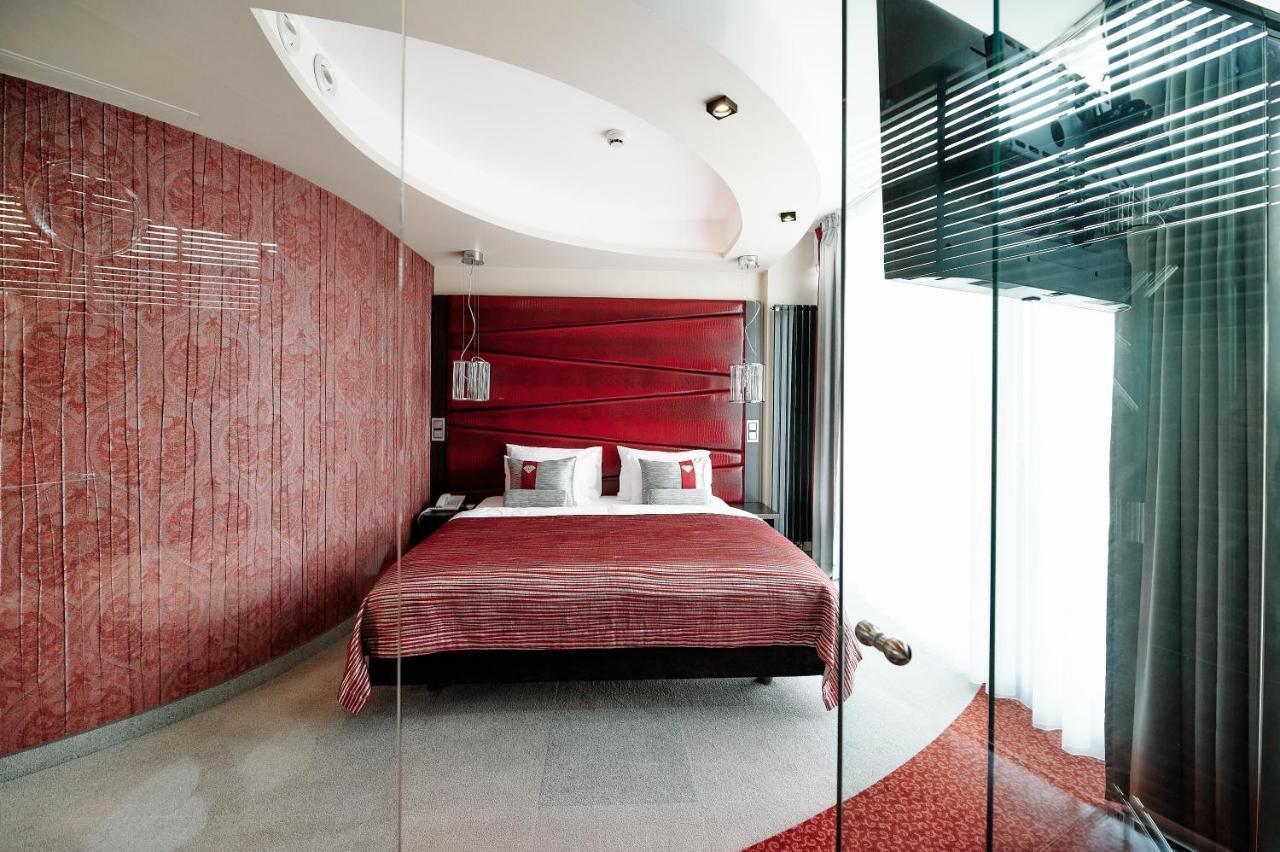 Blue Diamond Hotel Active Spa Trzebownisko Экстерьер фото
