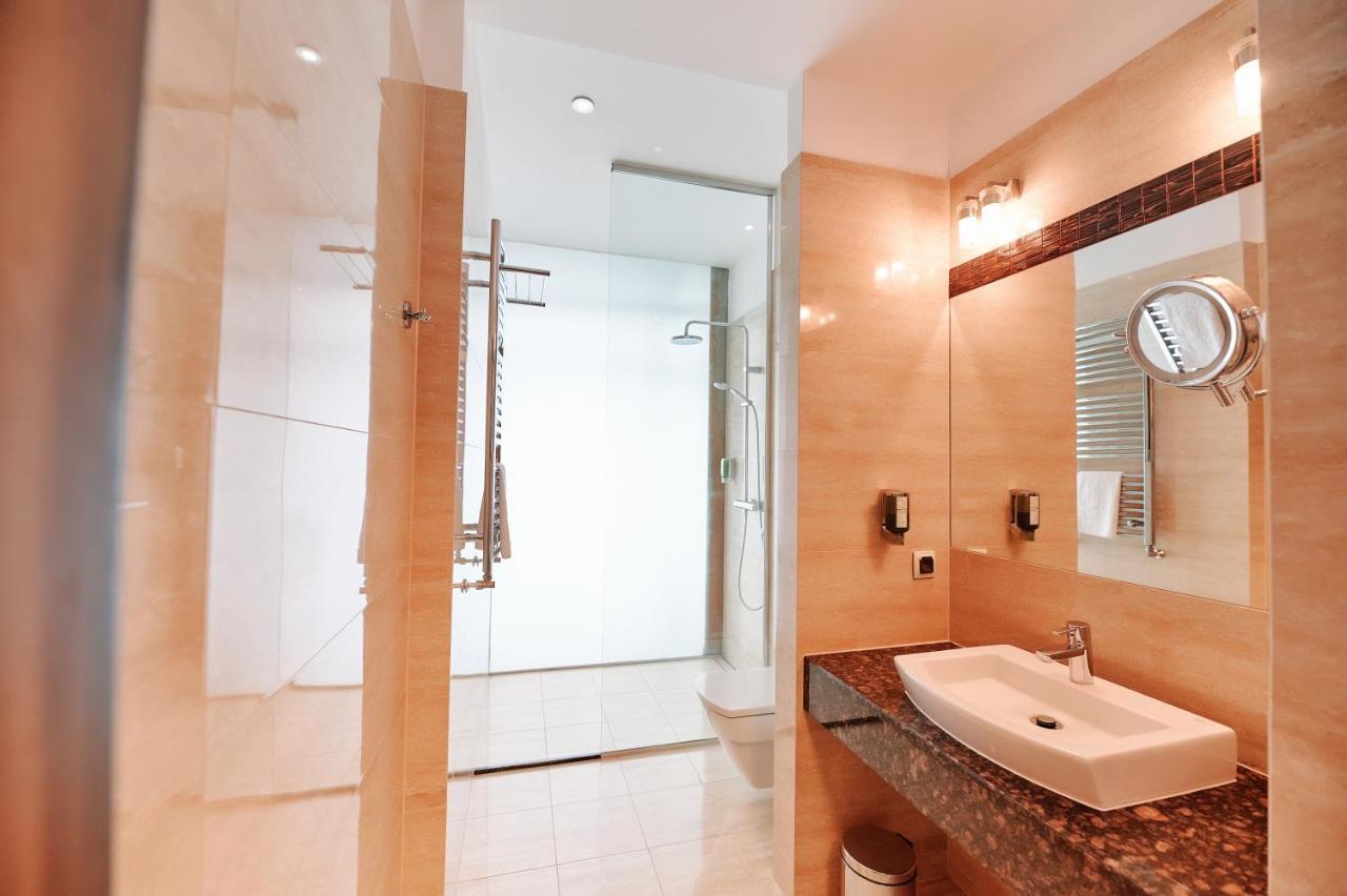 Blue Diamond Hotel Active Spa Trzebownisko Экстерьер фото