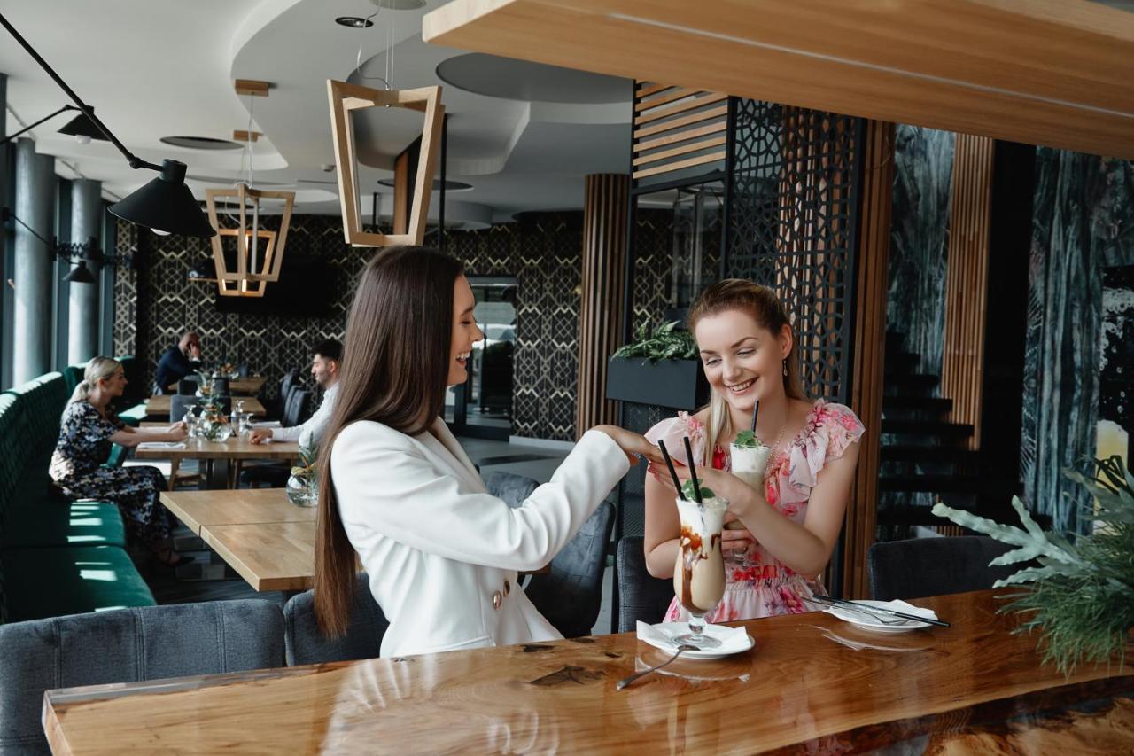 Blue Diamond Hotel Active Spa Trzebownisko Экстерьер фото