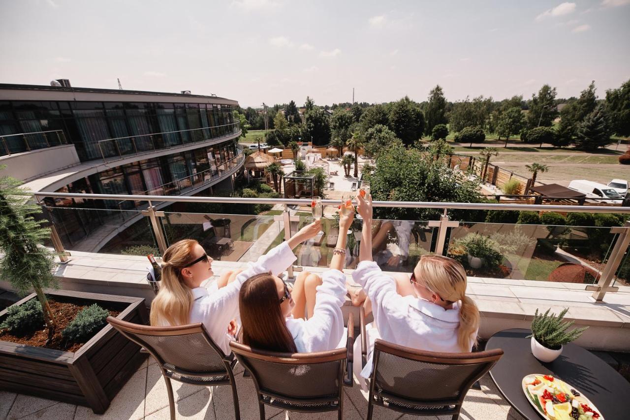 Blue Diamond Hotel Active Spa Trzebownisko Экстерьер фото