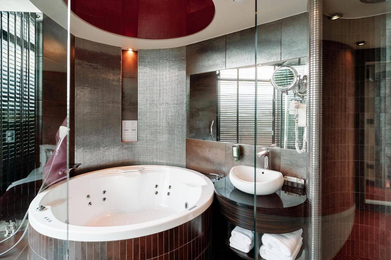 Blue Diamond Hotel Active Spa Trzebownisko Экстерьер фото