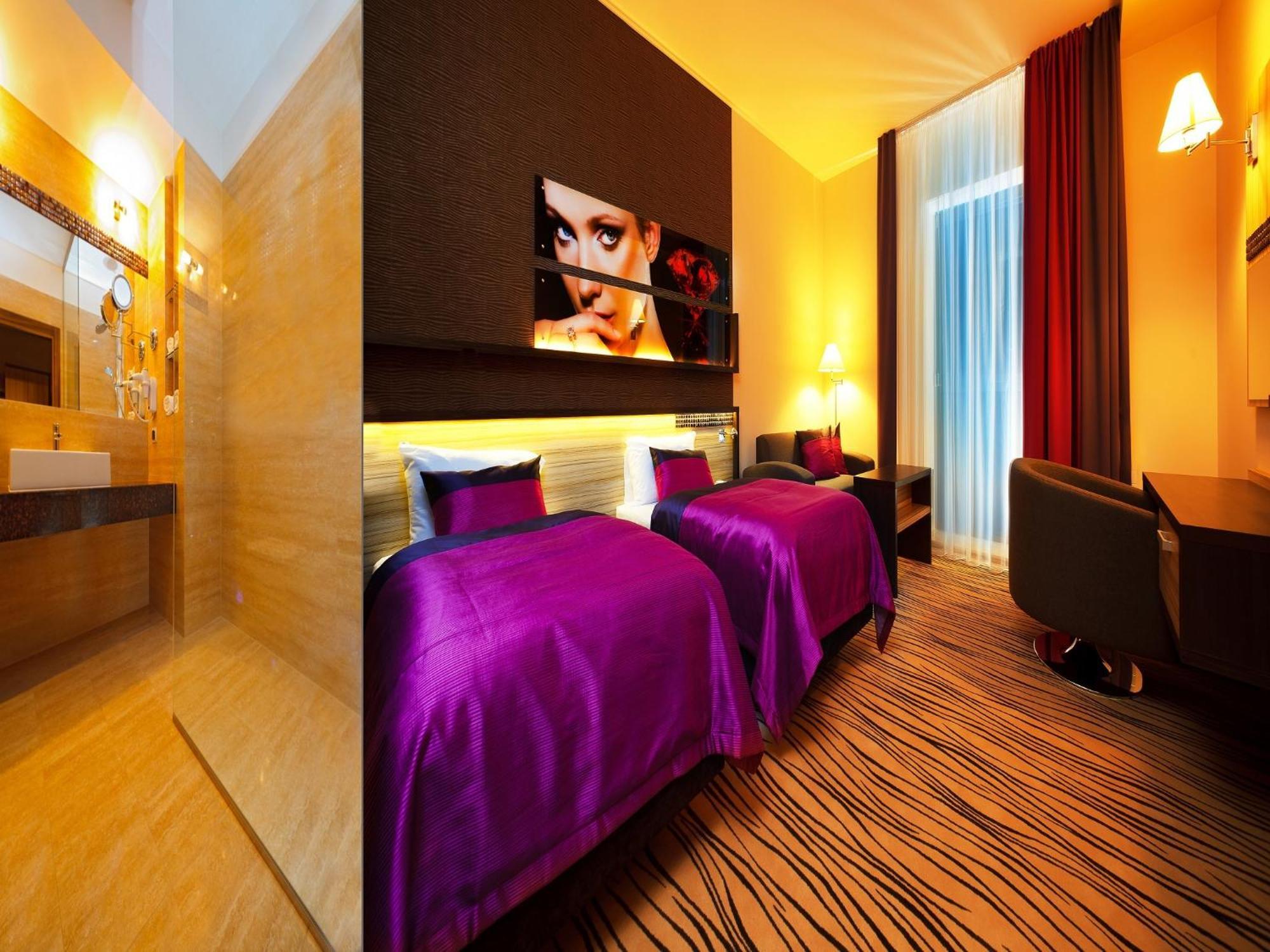 Blue Diamond Hotel Active Spa Trzebownisko Экстерьер фото