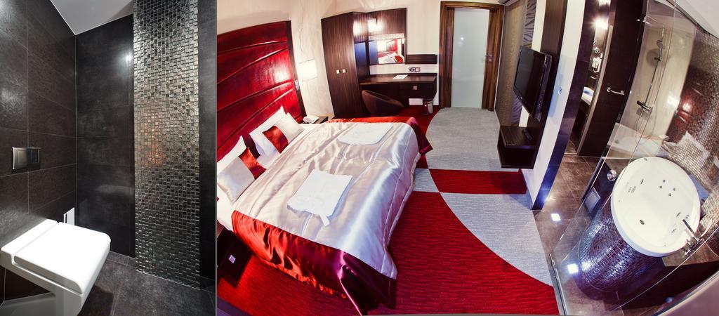 Blue Diamond Hotel Active Spa Trzebownisko Экстерьер фото