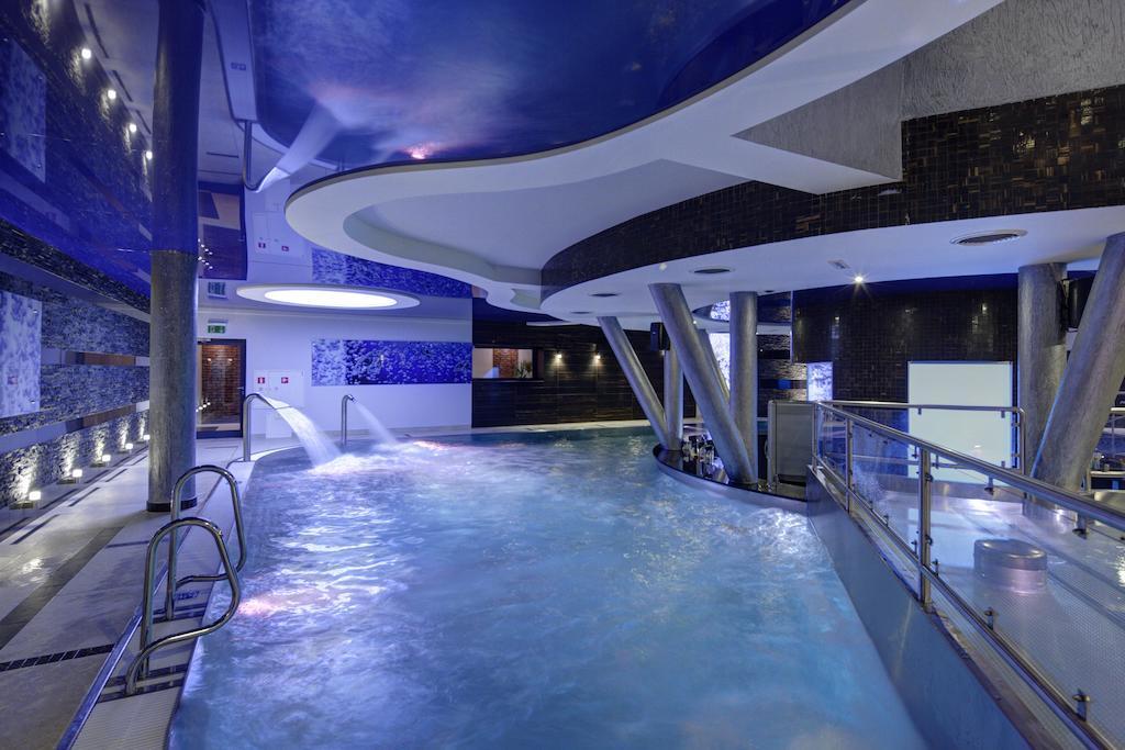 Blue Diamond Hotel Active Spa Trzebownisko Экстерьер фото
