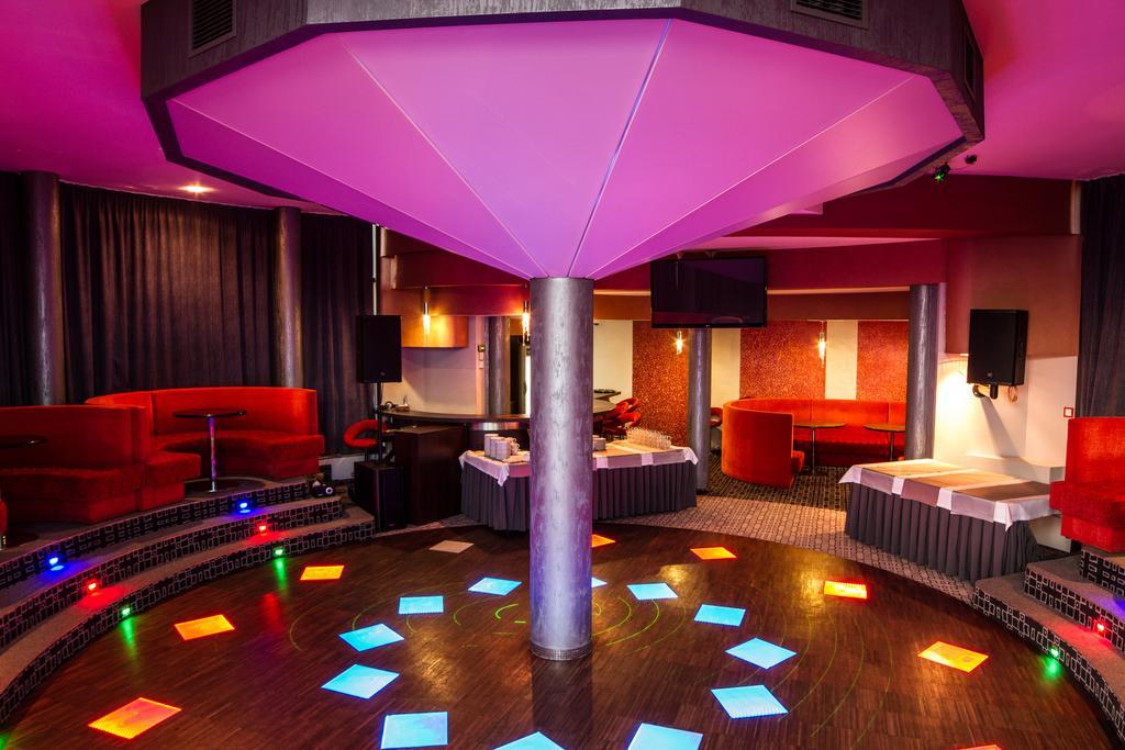 Blue Diamond Hotel Active Spa Trzebownisko Экстерьер фото