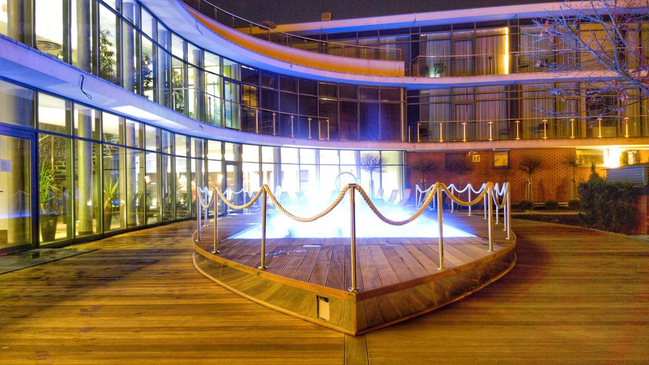 Blue Diamond Hotel Active Spa Trzebownisko Экстерьер фото